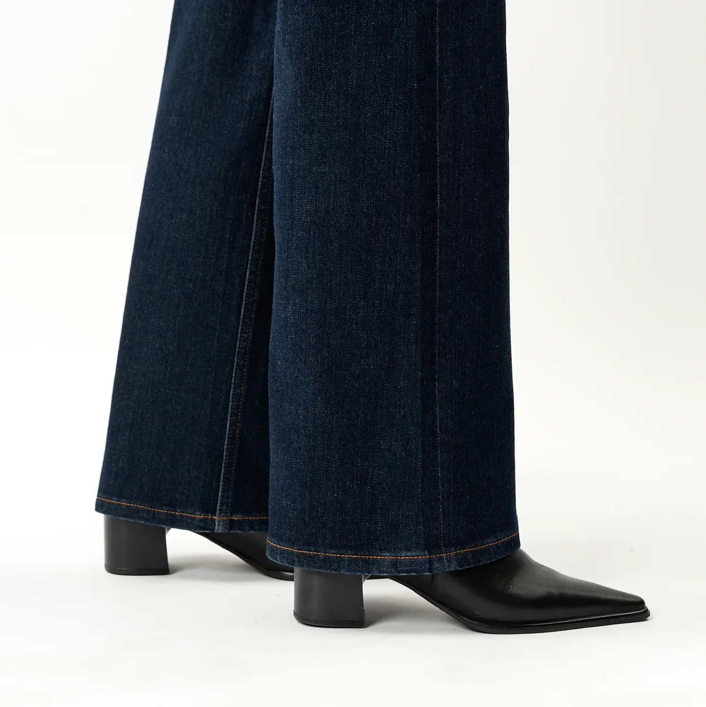 Relaxed ComfortDenim™ Jeans - Image 5