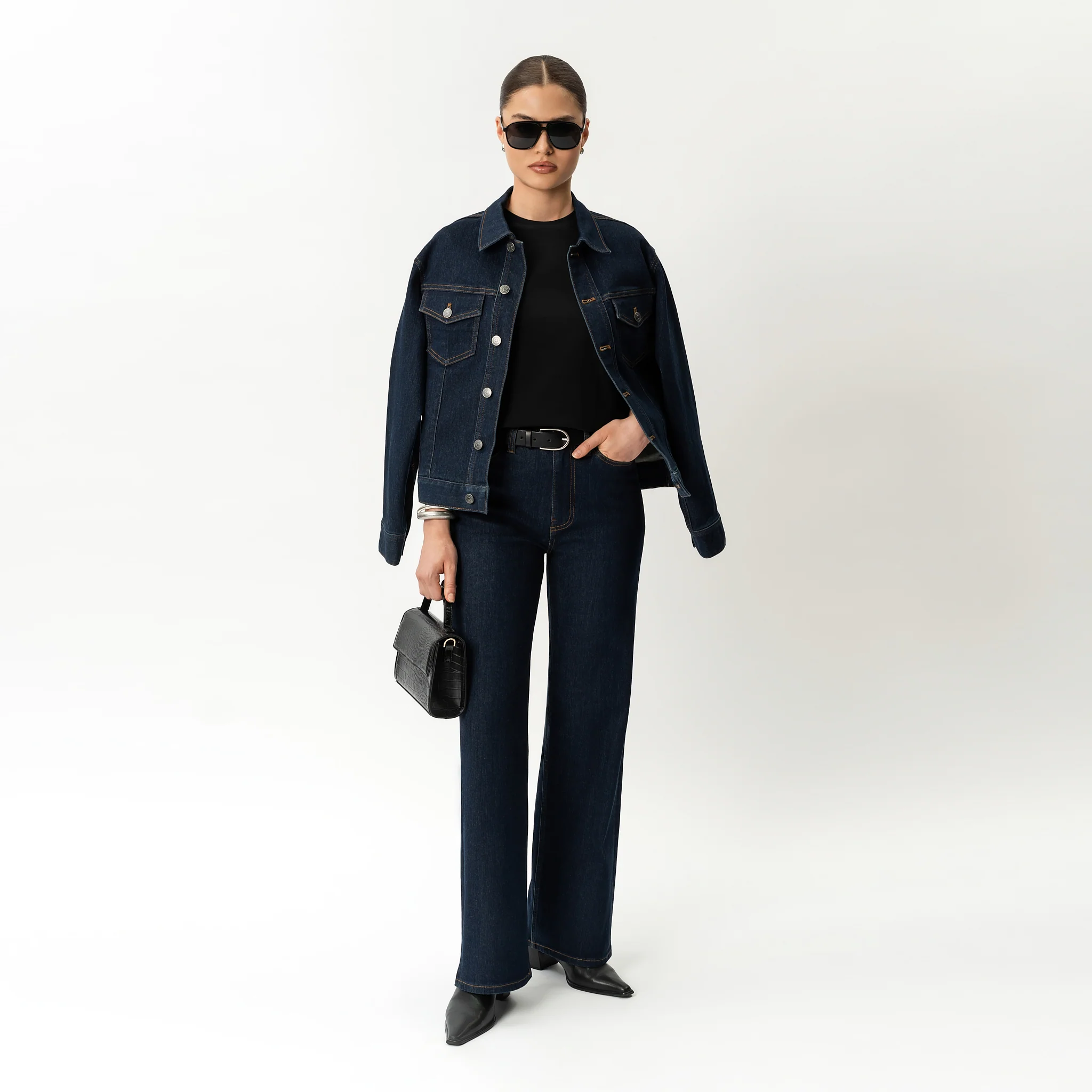 Relaxed ComfortDenim™ Jeans - Image 7