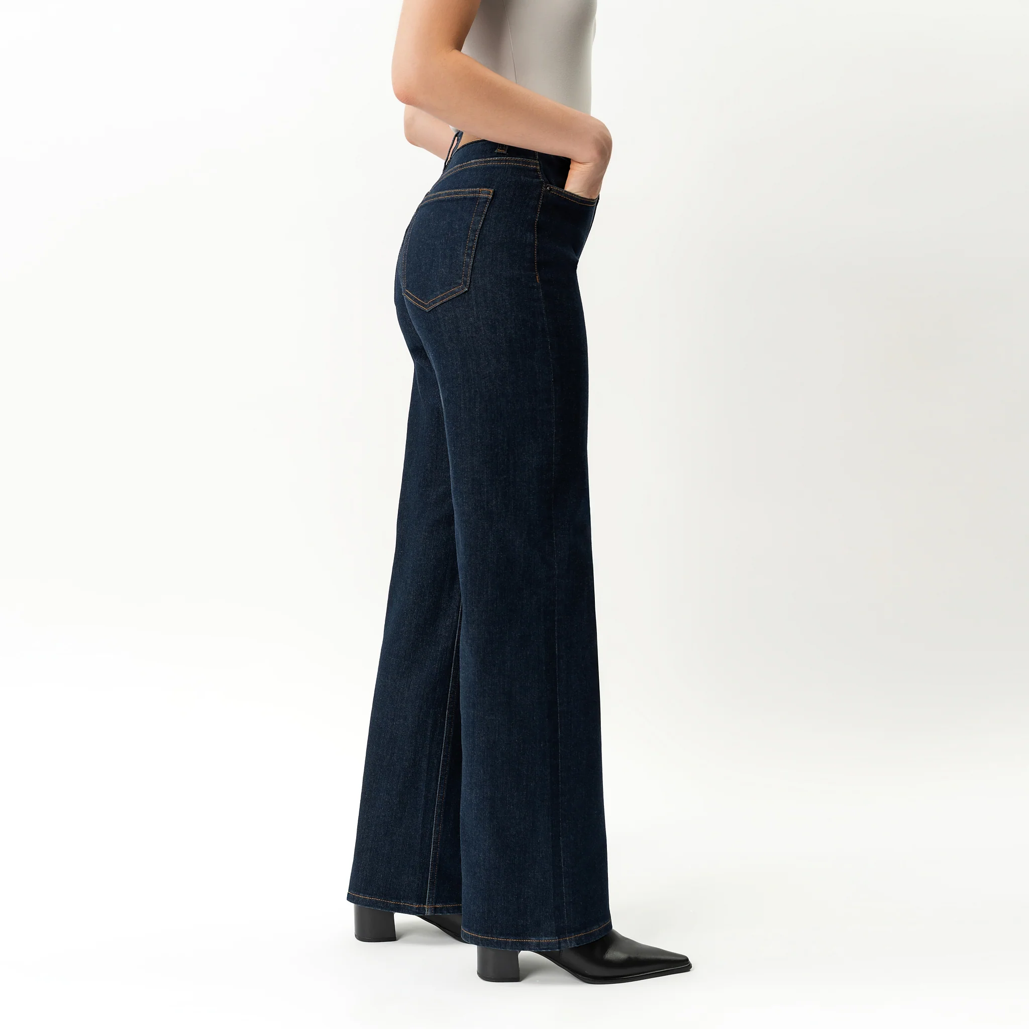 Relaxed ComfortDenim™ Jeans - Image 8