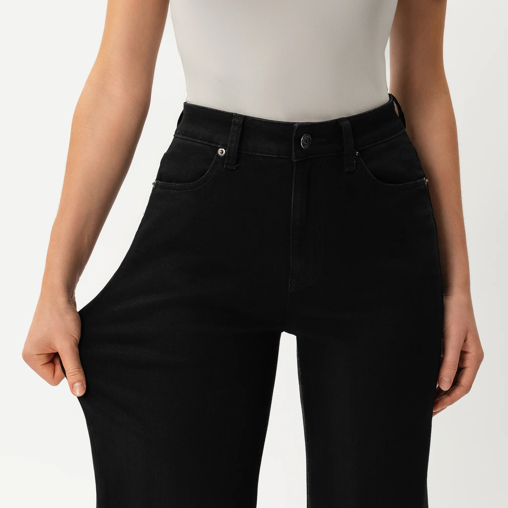 Relaxed ComfortDenim™ Jeans - Image 4